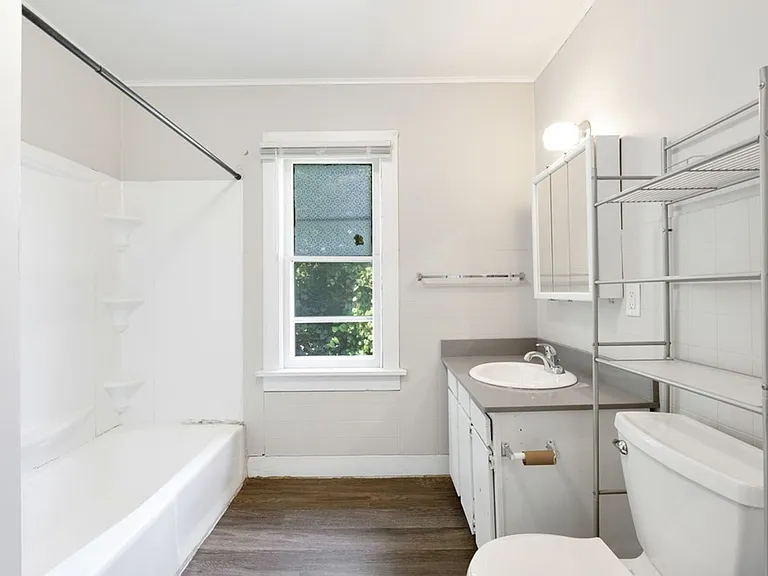1012 Clay St — Photo 14