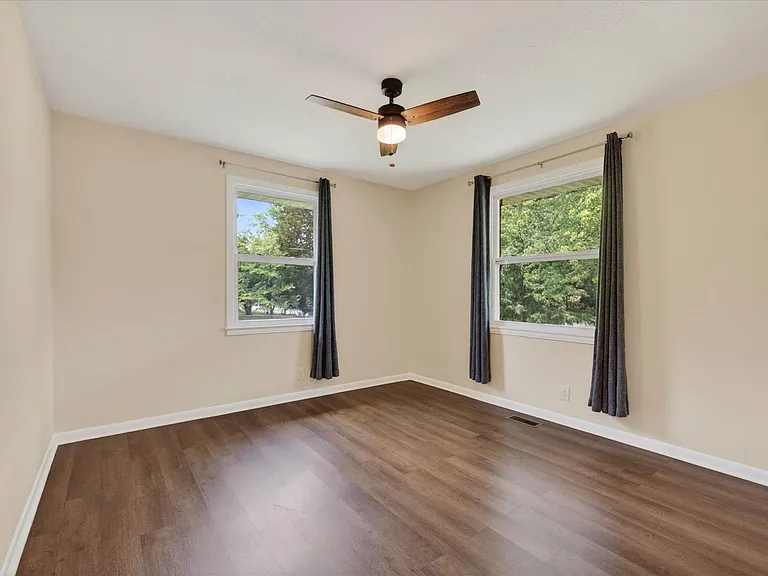 37 Hillsboro Rd — Photo 28