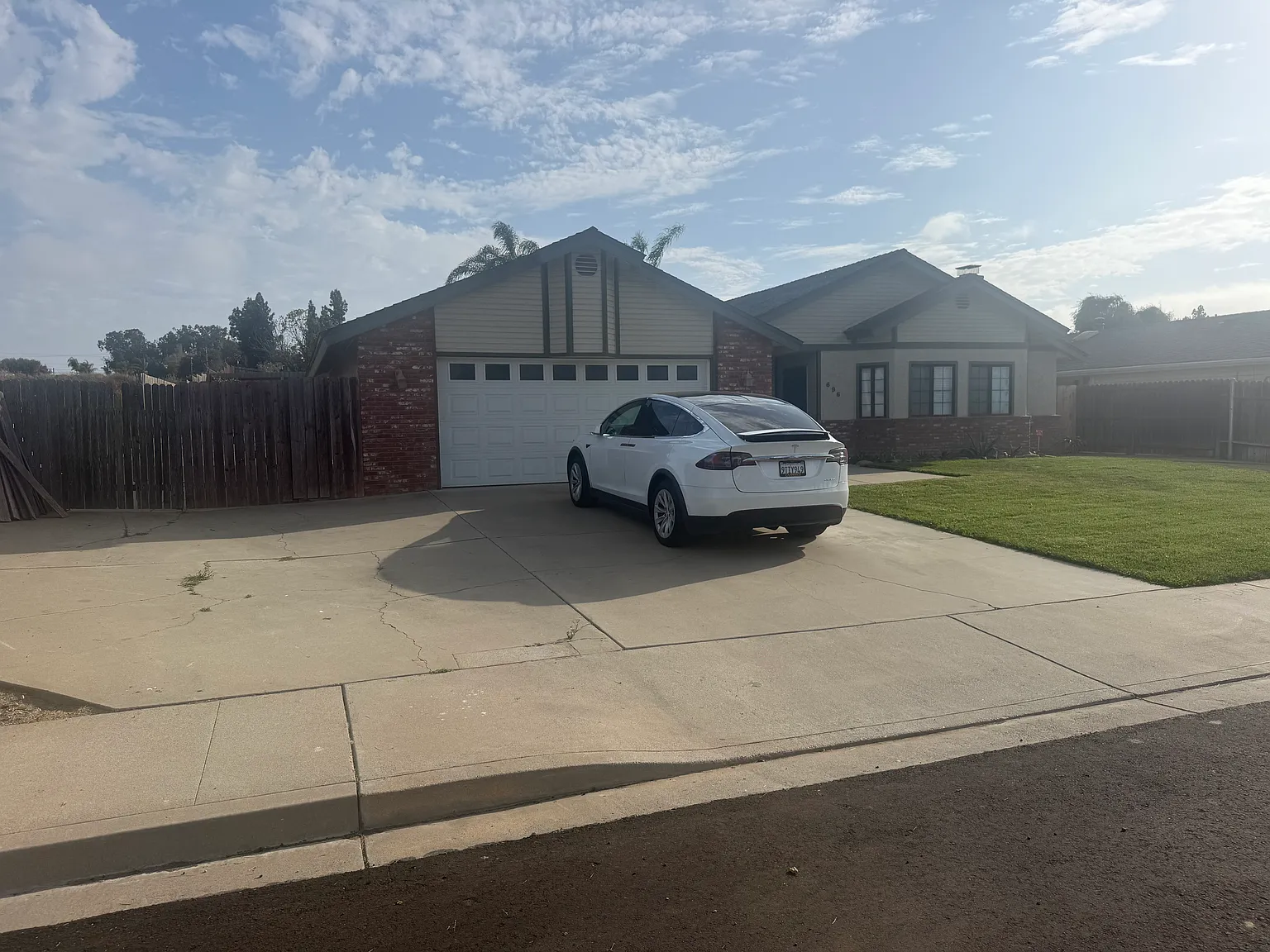 4 bed, 2379 sqft, $4,100 — Photo 2