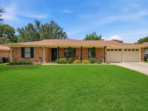 4025 Aragon Dr, Fort Worth, TX 76133