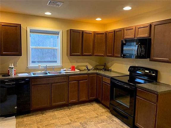 3rd image of 116 Frog Hollow Ln