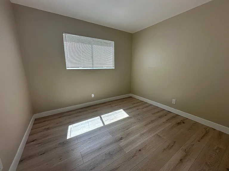 48 Alan Ct #B — Photo 2