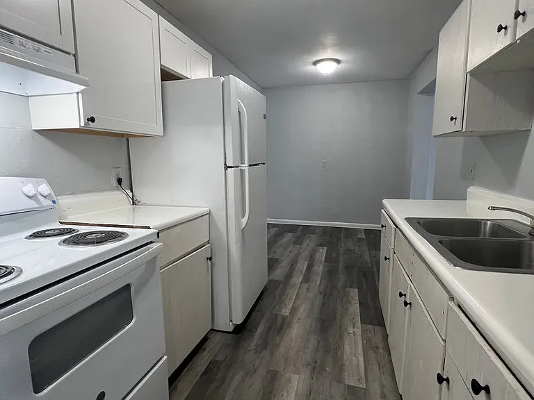 905 Neal Ave — Photo 11