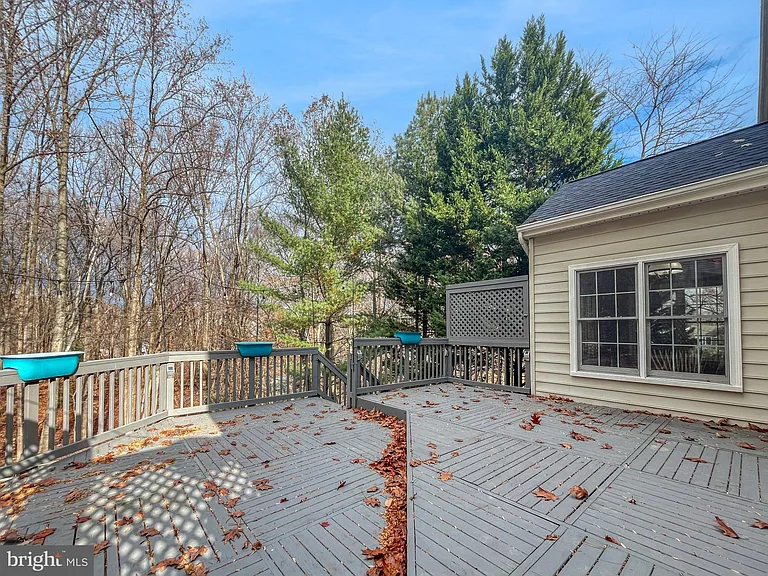 214 W Locust St — Photo 33