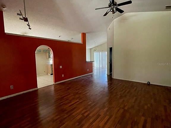 3rd image of 263 Oak Park Pl