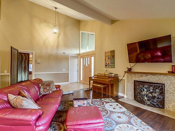 5th image of 12660 Calma Ct