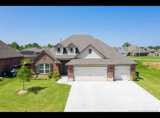8233 Quail Ridge Rd, Claremore, OK 74019