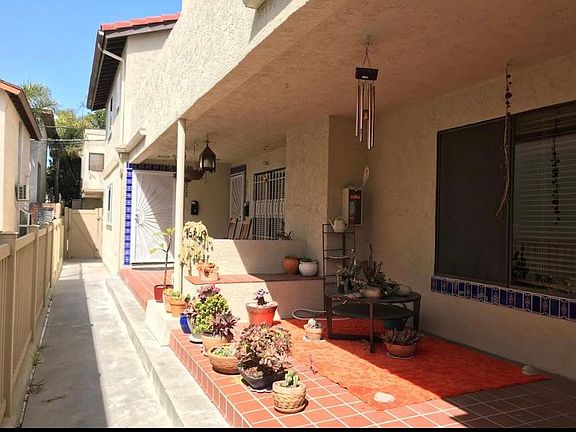2nd image of 970 Tourmaline St #2
