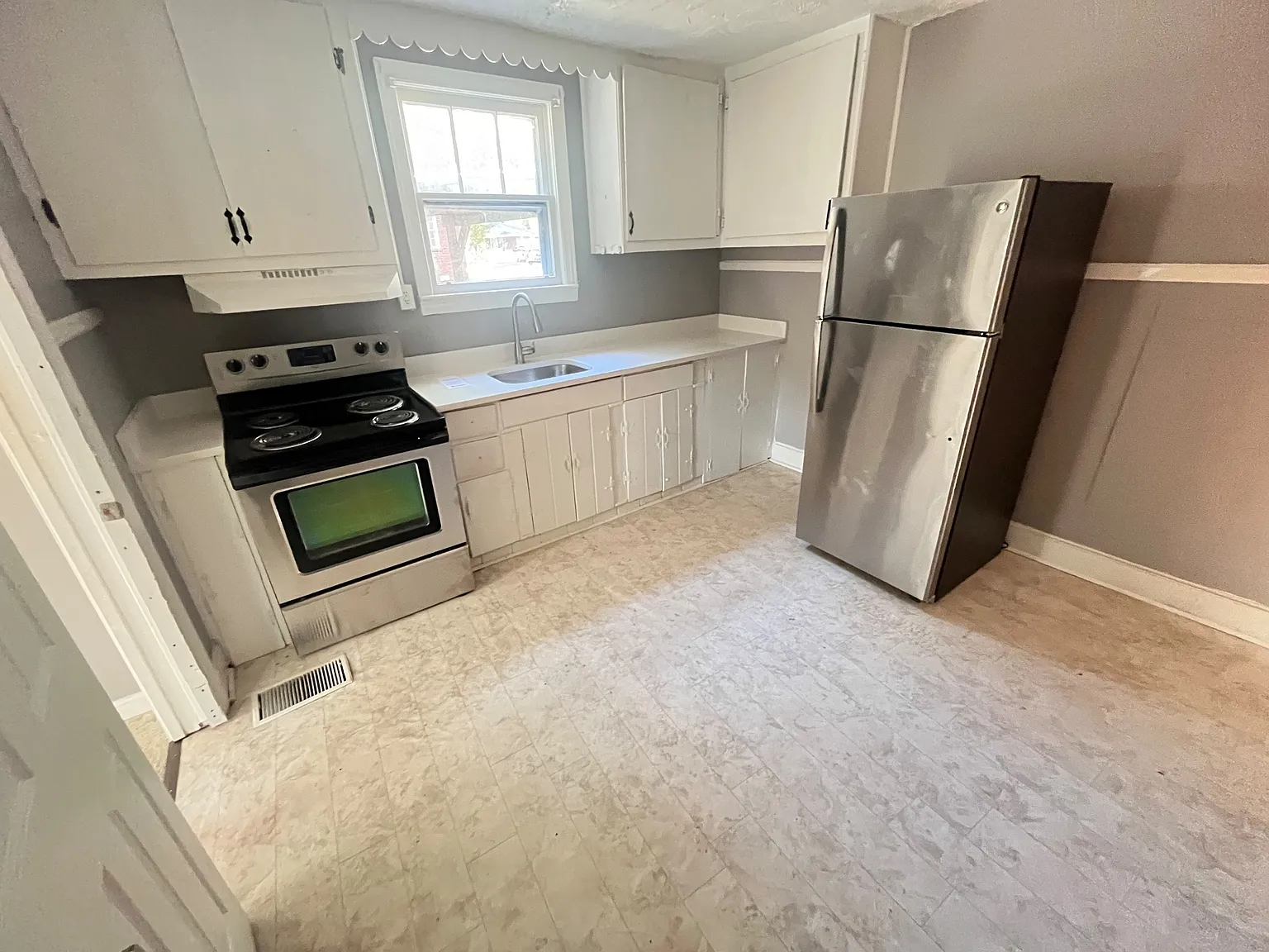 4902 Linden St — Photo 1