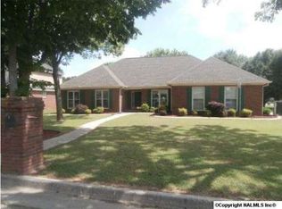 2723 King Arthur Ct SW, Decatur, AL 35603