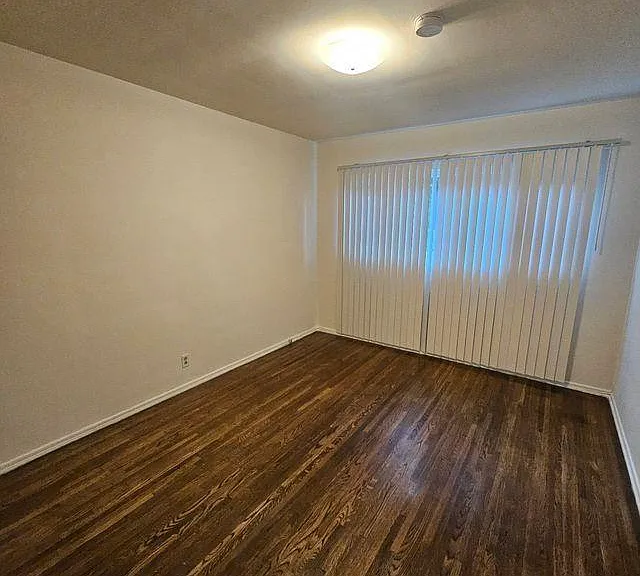 Holiday Manor — Photo 34