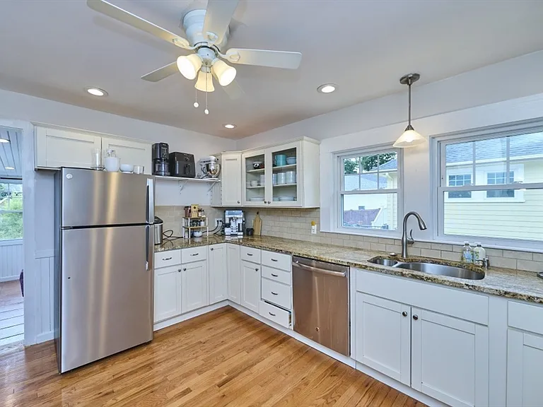 41 Lynde Ave — Photo 5