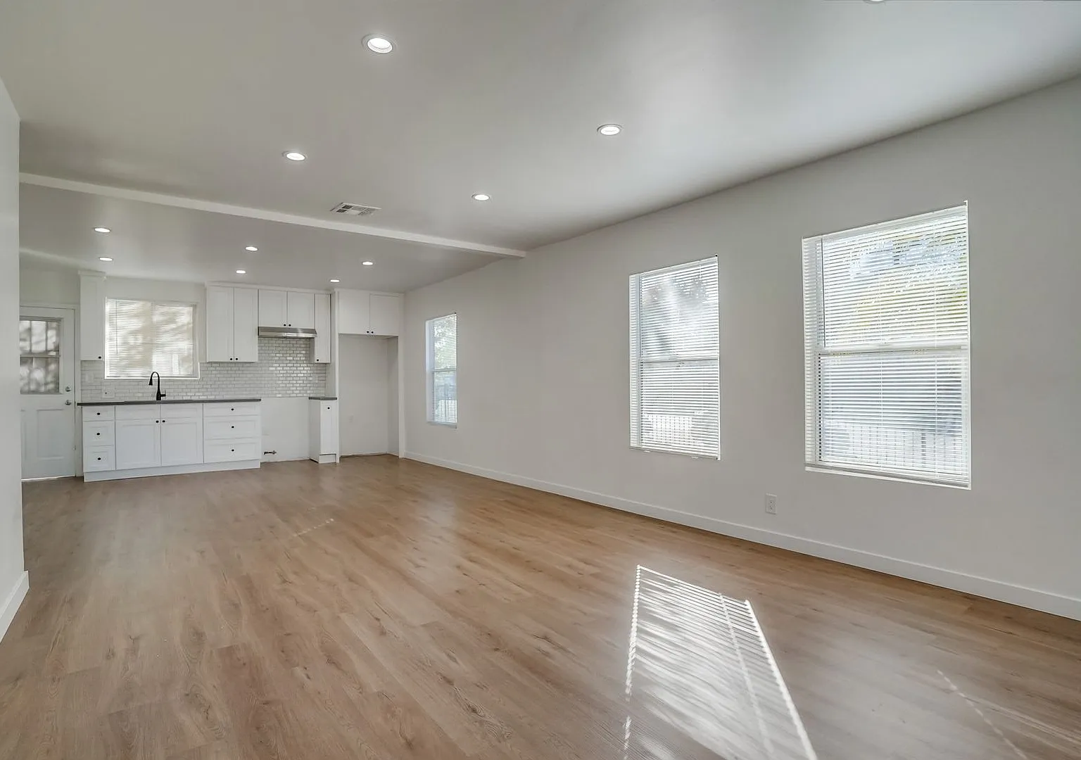 12535 Burbank Blvd — Photo 2