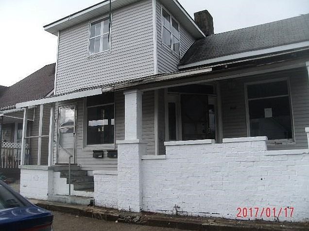1st image of 905 Elm St