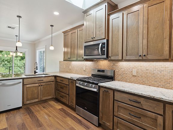 7th image of this home