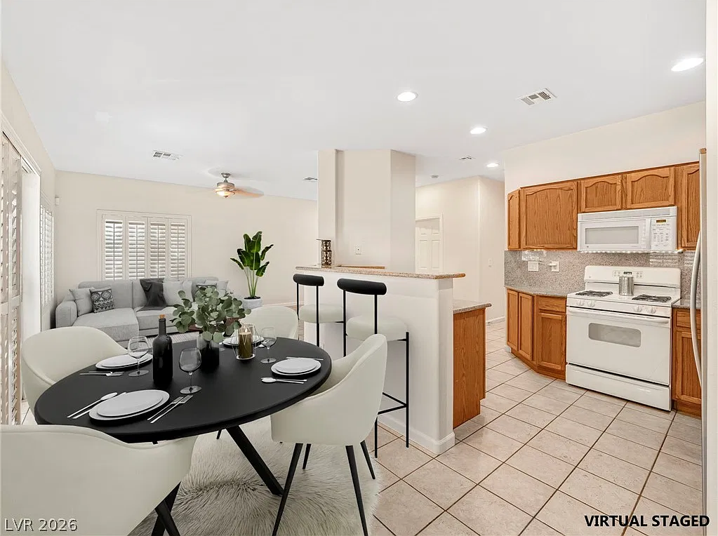 3 bed, 2.5 bath, 1769 sqft, $2,150 — Photo 2