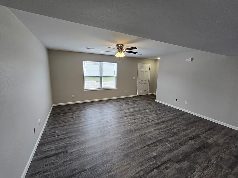 108 Anna Marie Dr — Photo 4