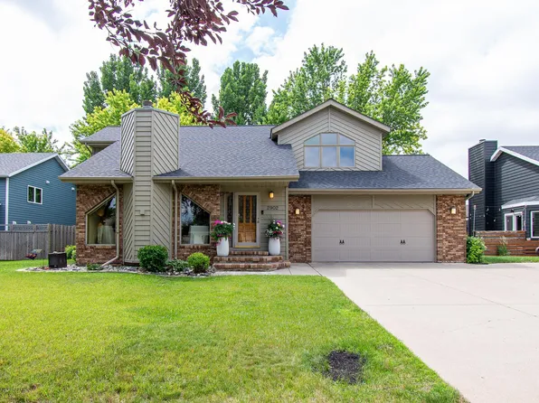 2902 24th Ave S, Fargo, ND 58103