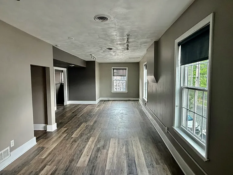 1030 Mound St — Photo 6