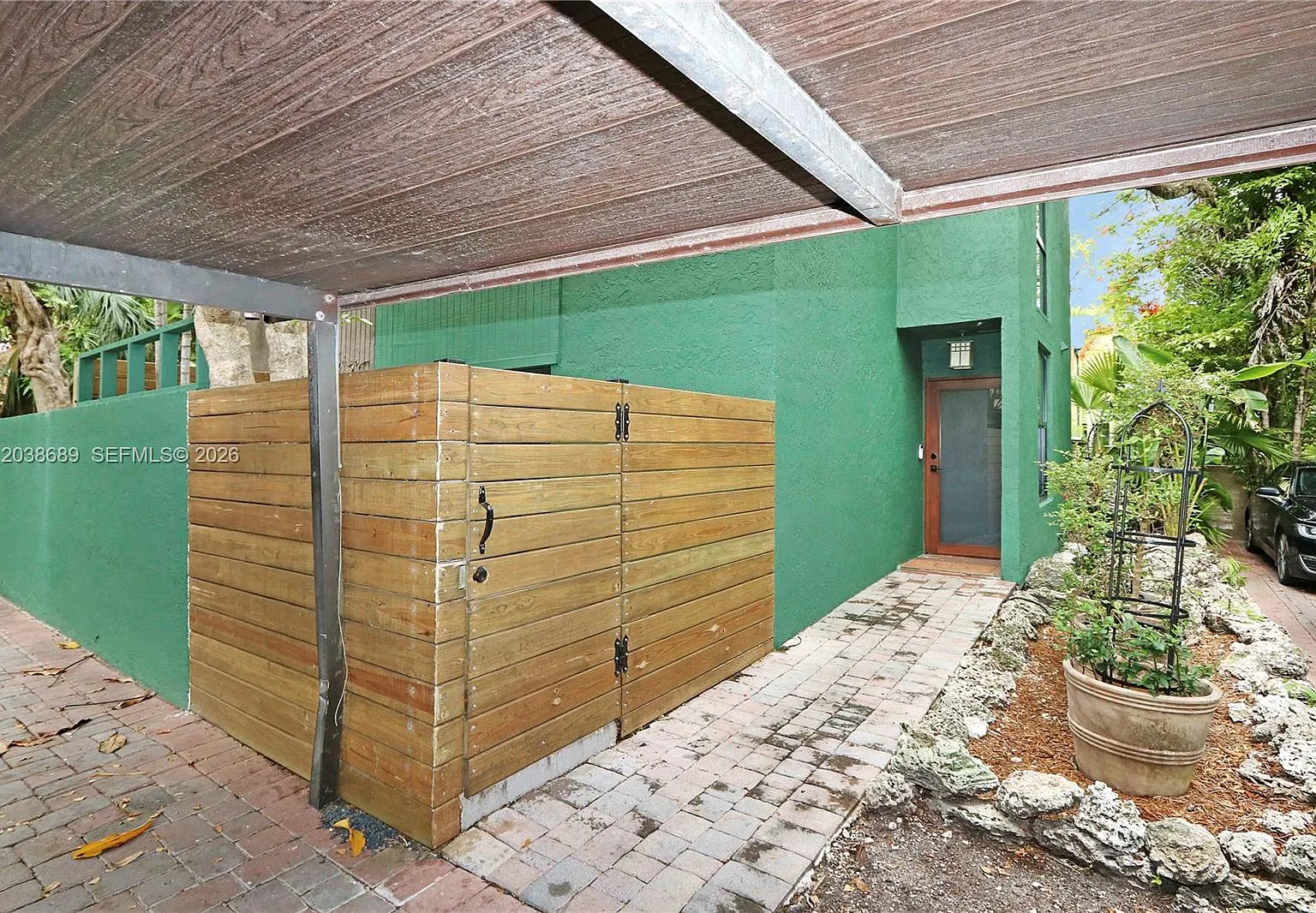 Pent Homestead — Photo 4