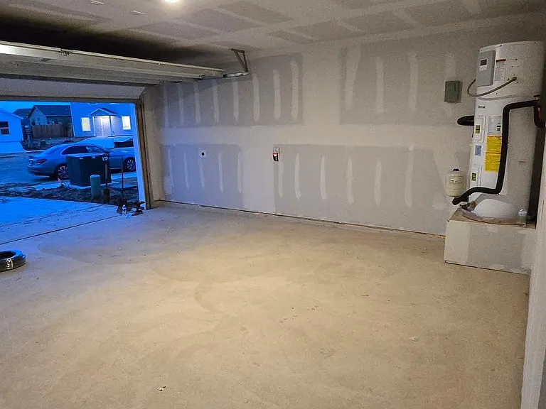 2 CAR GARAGE