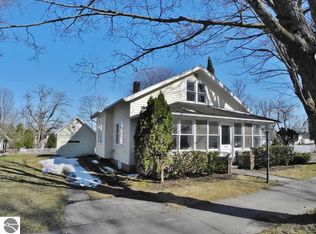 114 N Lincoln St, Suttons Bay, MI 49682