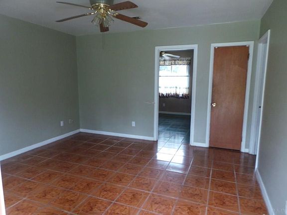 4th image of 924 Blue Springs Dr