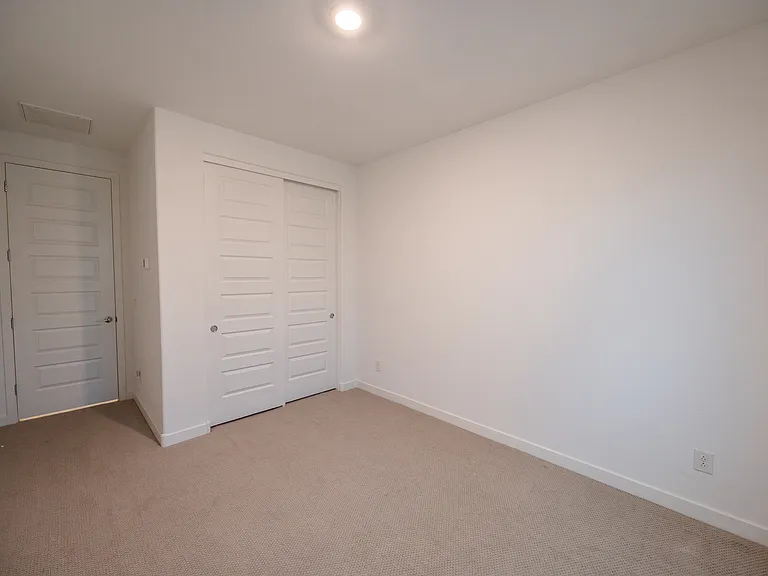 6910 S 12th Pl — Photo 16
