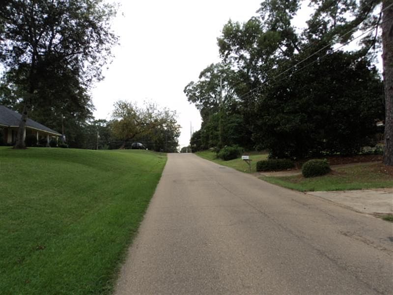 2nd image of 106 E Sunset Dr