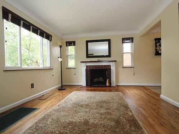 2nd image of 8471 Wexford Ave