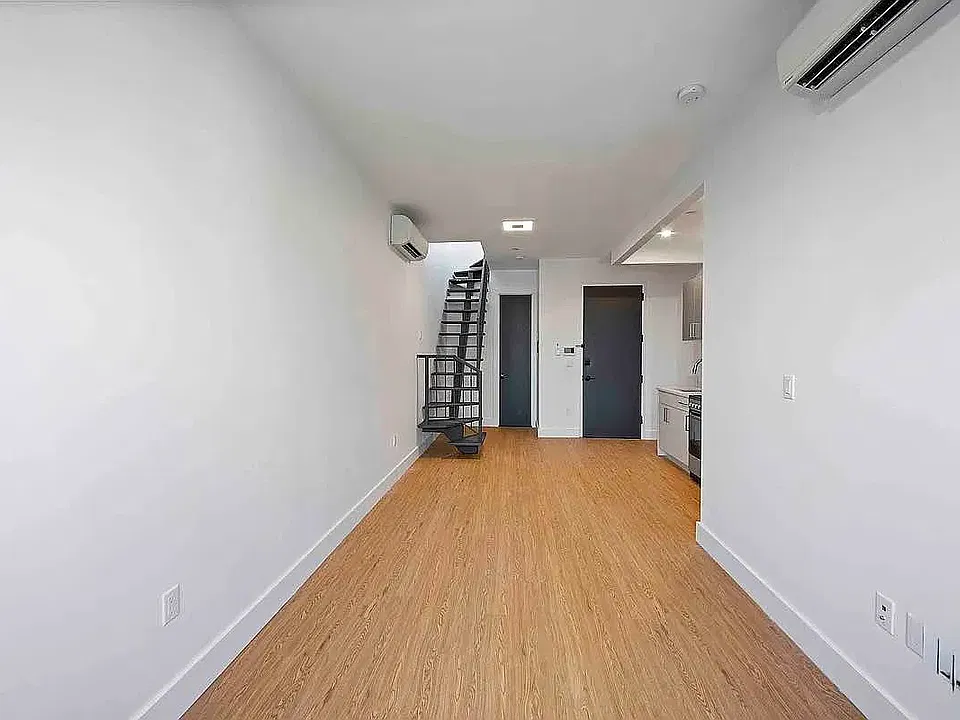 156 Erasmus St #4D