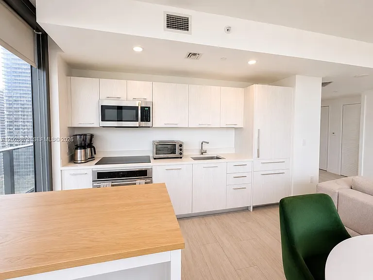 55 SW 9th St #3201 — Photo 7