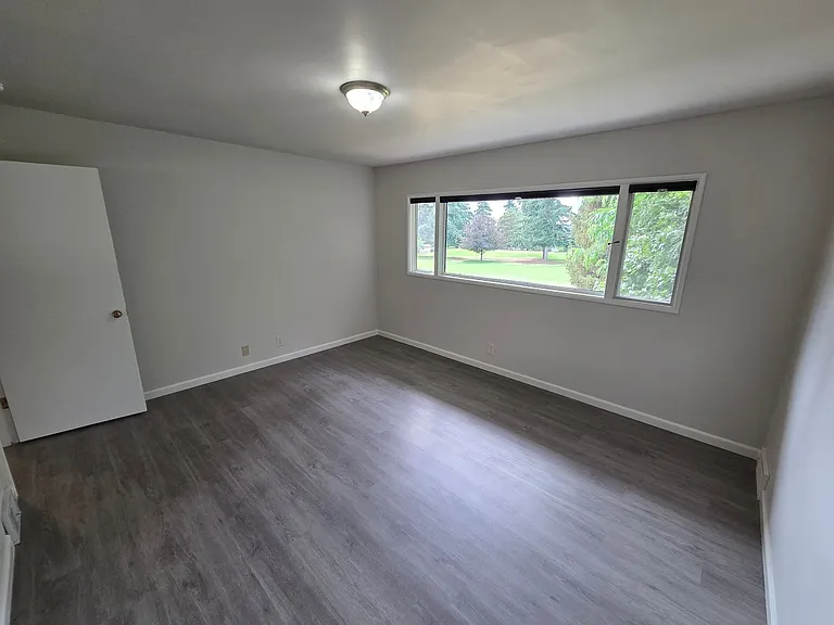 1530 Eastmont Ave — Photo 14
