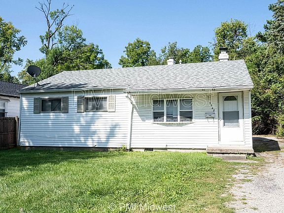 2nd image of 3748 N Hawthorne Ln