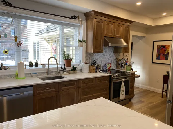 194 Norfolk St, Guelph, ON N1H 4K2