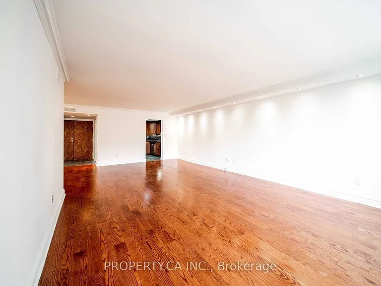 71 Charles St E #402 — Photo 4