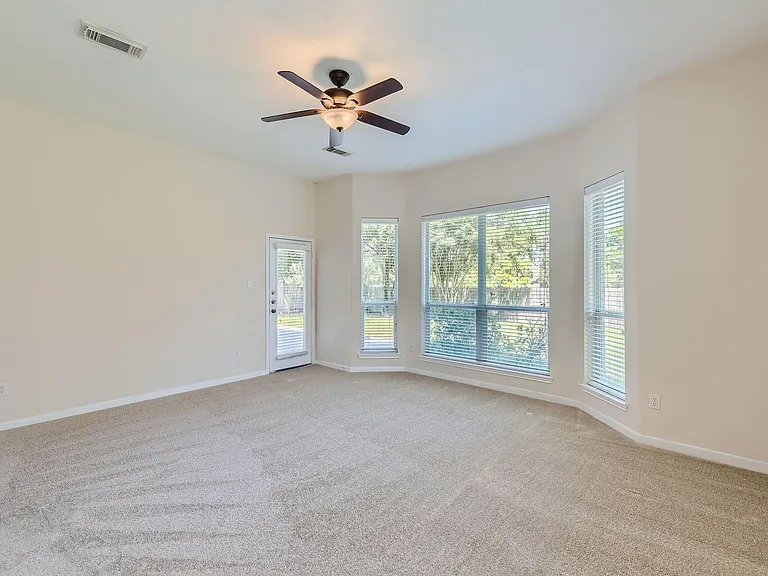 1907 Silver Brook Ln — Photo 14