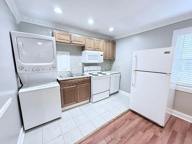 1310 Jefferson Ave #B — Photo 8