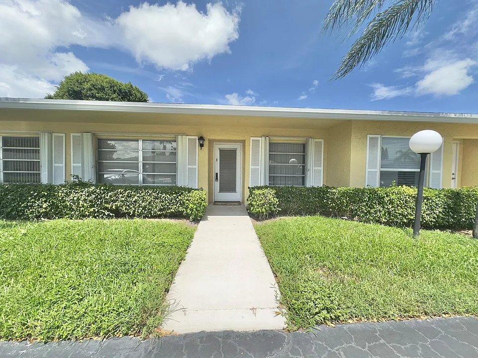 1121 Boxwood Dr #36-C