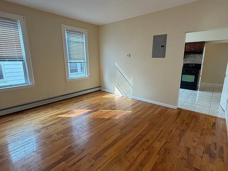 21 Robert Pl #2R — Photo 7