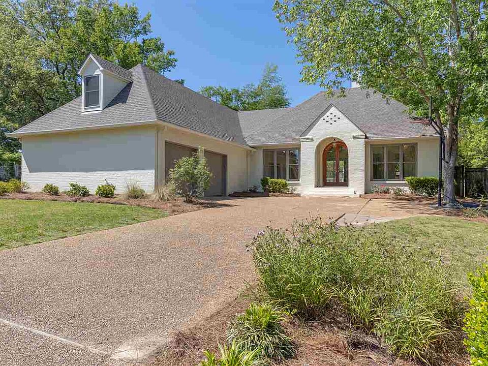1st image of 209 Woodland Brook Dr