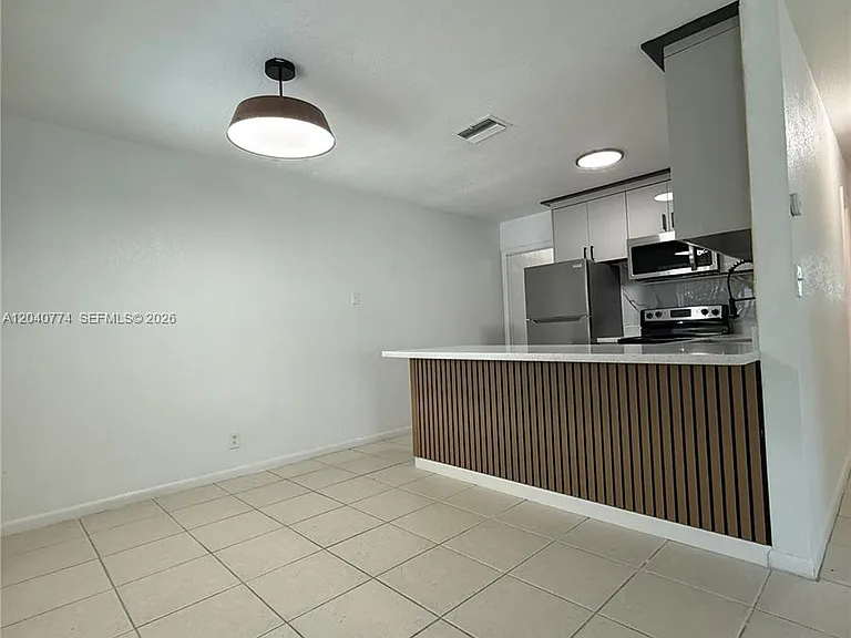 6510 SW 49th St #2 — Photo 4