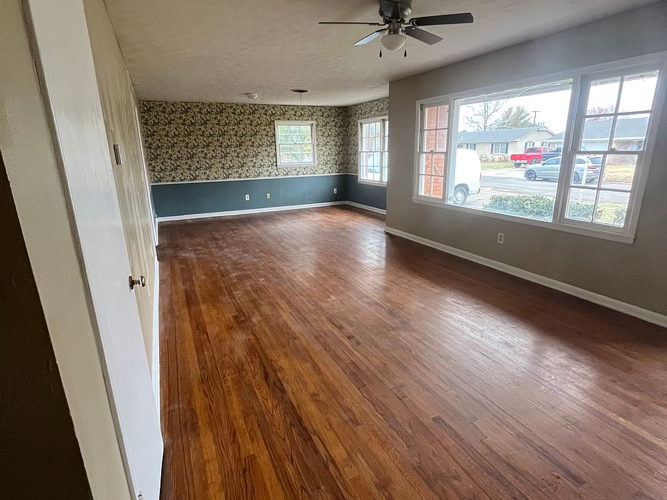 2nd image of 2214 W Holly Ave