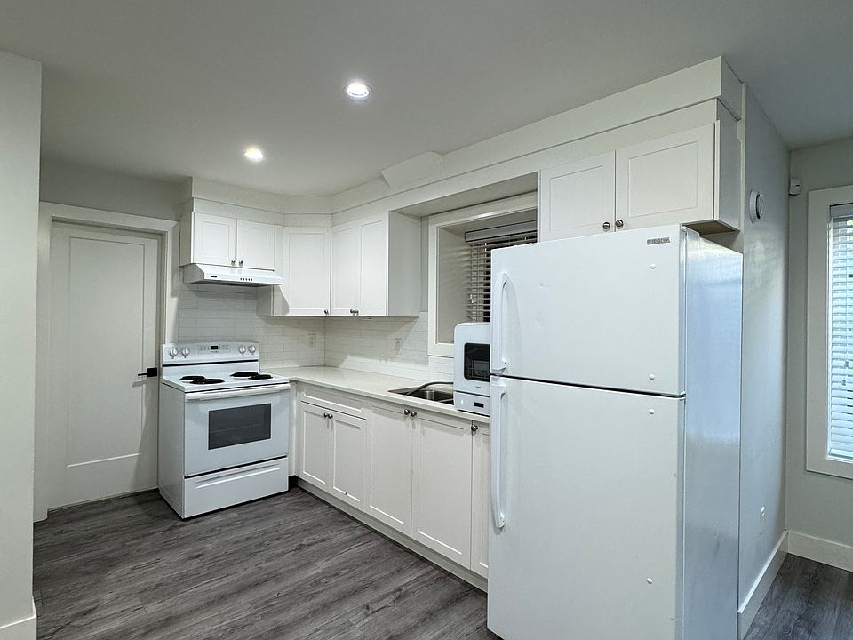 1st image of 3395 Derbyshire Ave