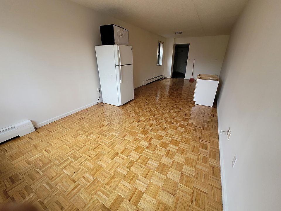 1st image of 14209 Barclay Ave APT 4L