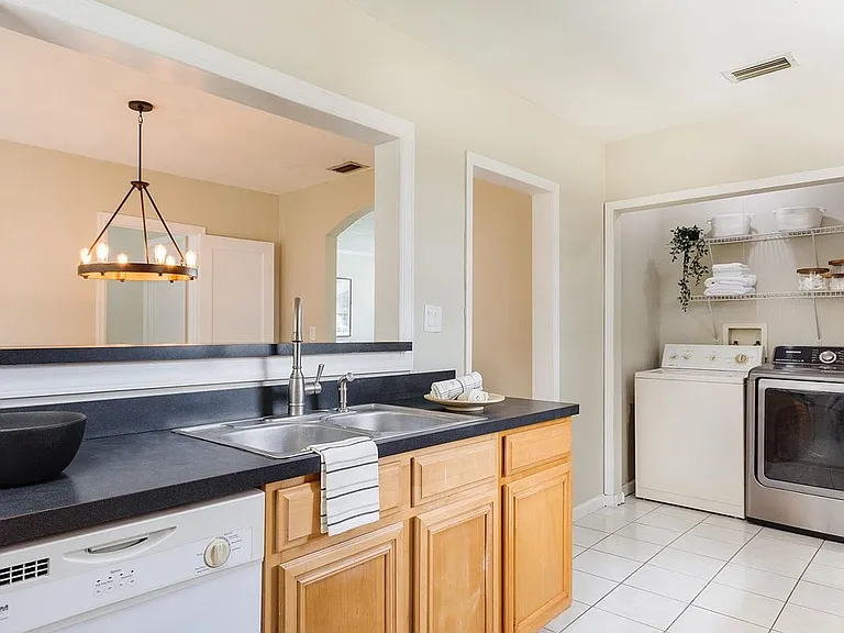4832 French St — Photo 10