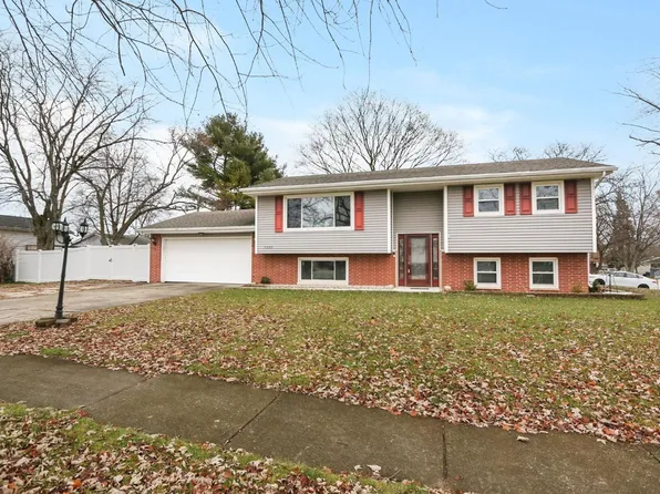 9335 Roosevelt Pl, Crown Point, IN 46307
