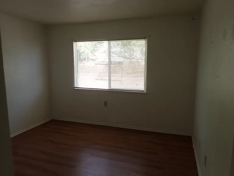 208 W Mariposa Ave — Photo 6