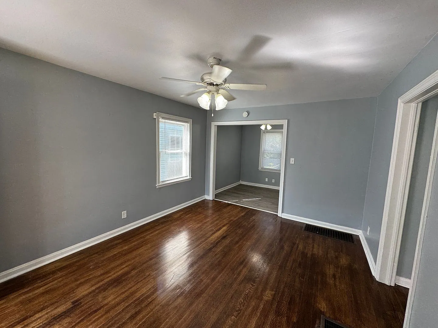 Little Flower 3 Bedrooms and 1 Bath with Central Air — Photo 3