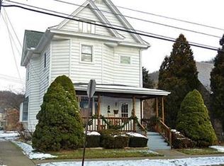 201 Wahl Ave, Evans City, PA 16033